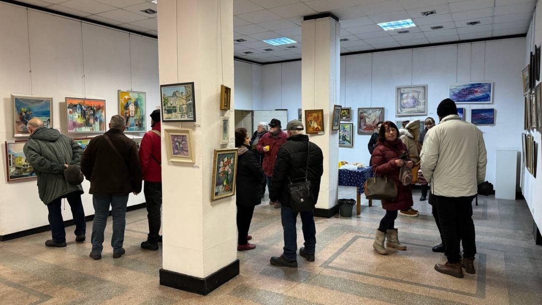 Изложбата „Вино, любов и традиции“ превръща 80 платна в празник на изкуството