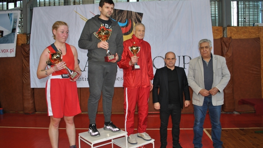 Кметът Пламен Стоилов връчи купите на Републиканското по бокс за жени