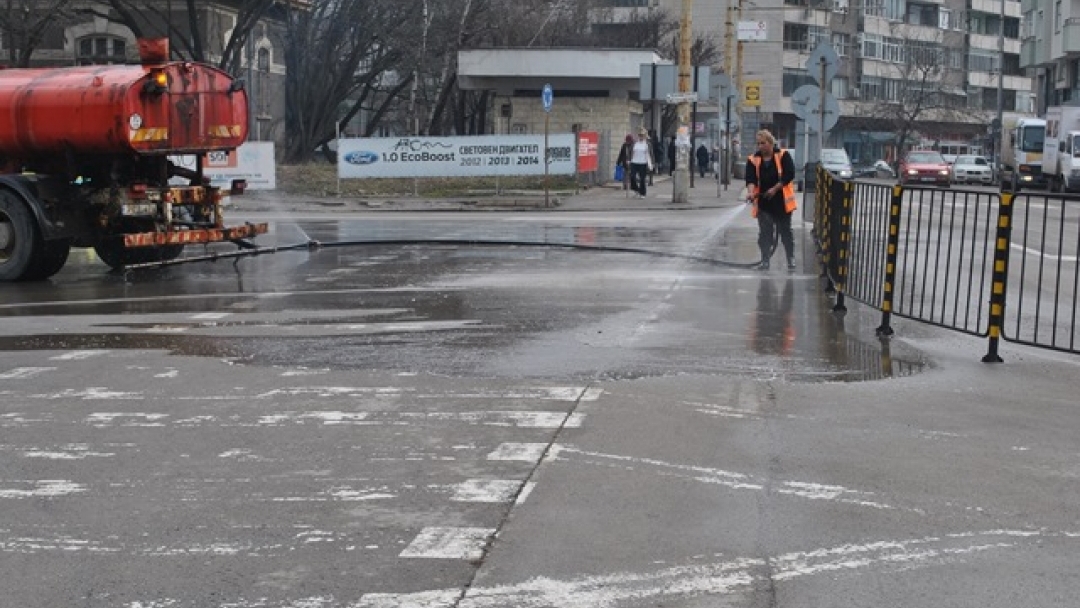 Започна поетапно пролетното почистване на Русе