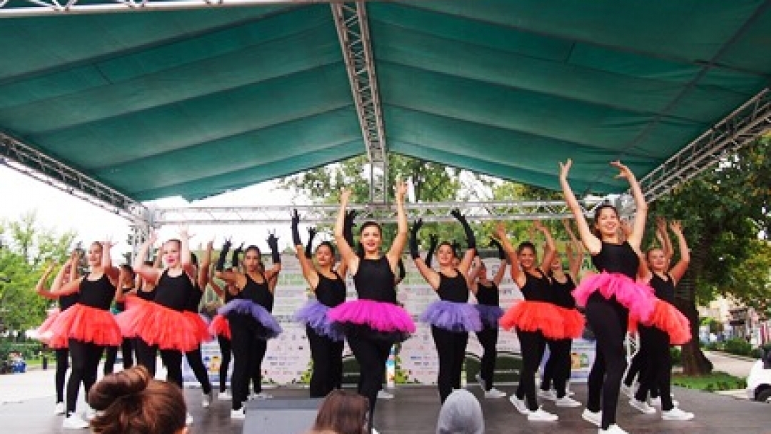 7 тона стара хартия предадоха над 1300 деца и родители и получиха нови книги 