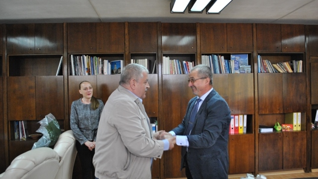 Кметът Пламен Стоилов поздрави рожденика Стефко Бурджиев 