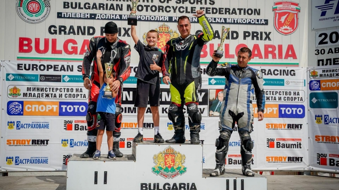 В памет на Димитър Калчев: „Grand Prix България 2026“ събра пилоти от България, Румъния и Гърция на писта „Долна Митрополия“