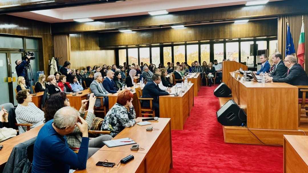 Институции и експерти се обединиха в Русе за по-сигурна онлайн среда за децата