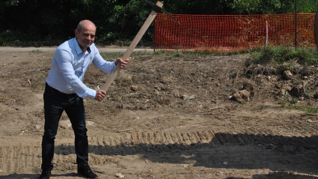 Кметът Пламен Стоилов даде старт на строителството на ново депо за ремонт на локомотиви