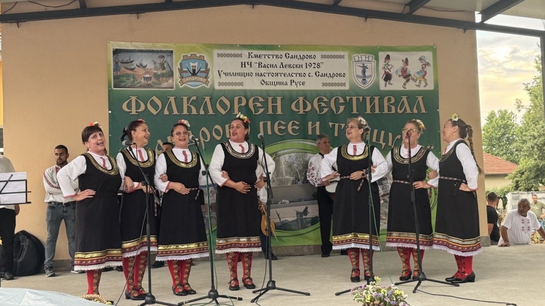 Близо 850 самодейци и изпълнители се включиха във фестивала „Сандрово пее и танцува“