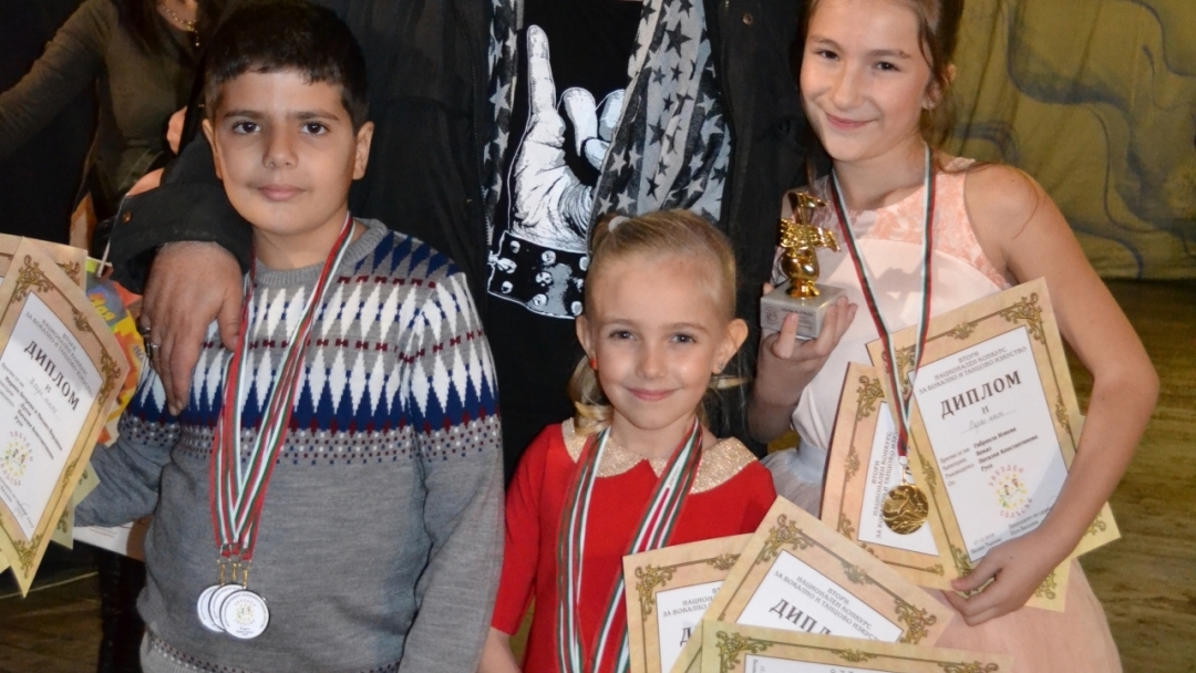 Солисти от ДВГ "Слънце" с отличия във втори национален конкурс "Звезден блясък"