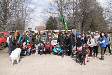 Деца от клуб „Приста скаут“ осиновиха 2 кучета