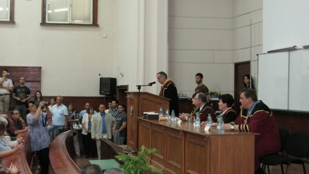 Връчиха дипломите на Випуск 2013 на Юридическия факултет на Русенския университет