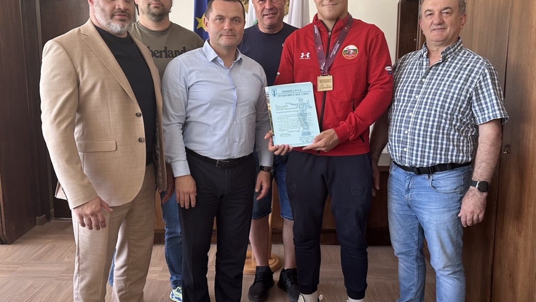 Mayor Pencho Milkov awarded the European champion in boys' wrestling Stefan Stefanov