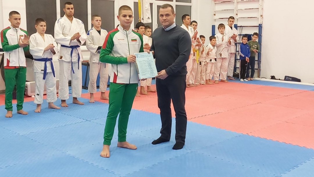 Two champions from the Dynamo Sports Club were awarded by Mayor Pencho Milkov