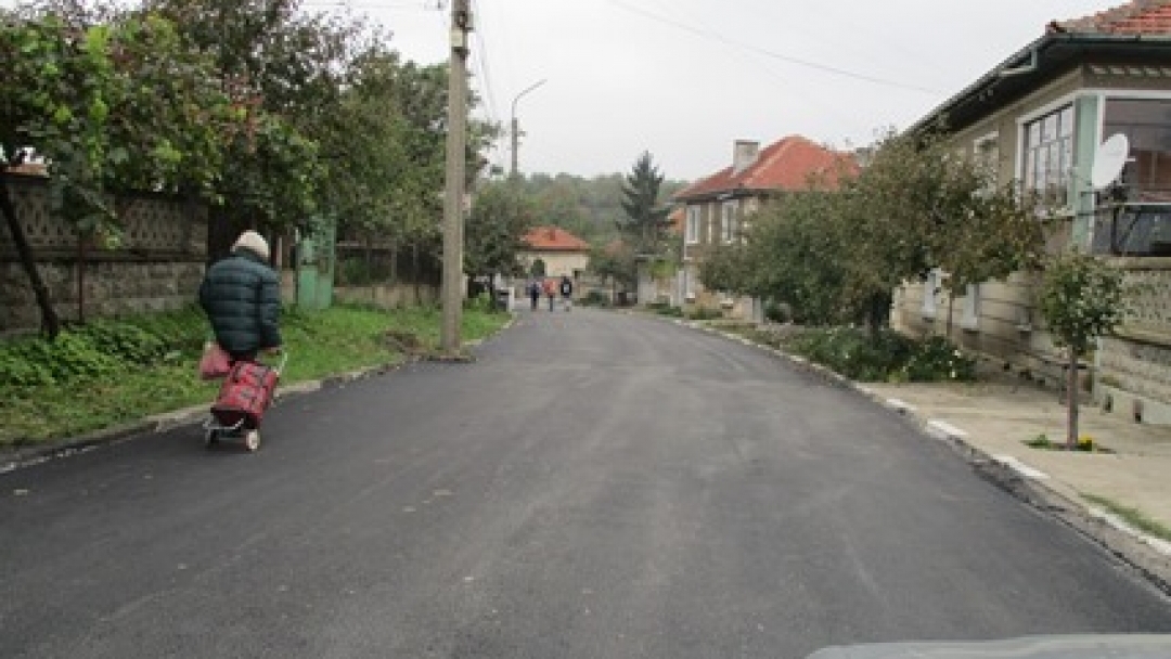 ОП „Комунални дейности“ ремонтират улици в Басарбово