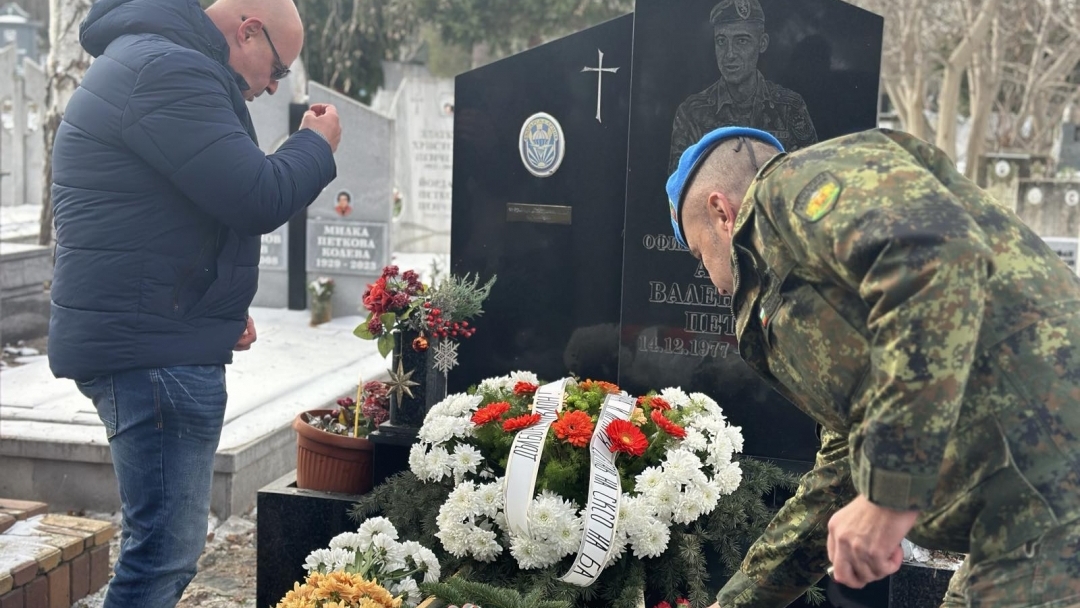 Русе почете паметта на загиналия в Кербала кандидат офицер Антон Петров