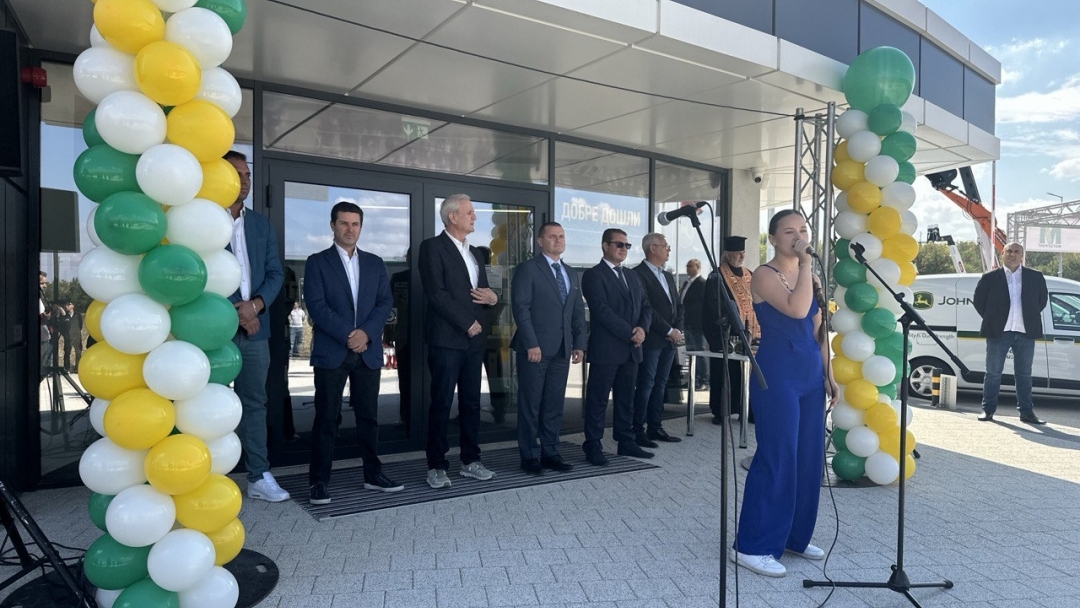 Кметът Пенчо Милков и ръководството на „Мегатрон“ откриха модерния комплекс на компанията в Мартен