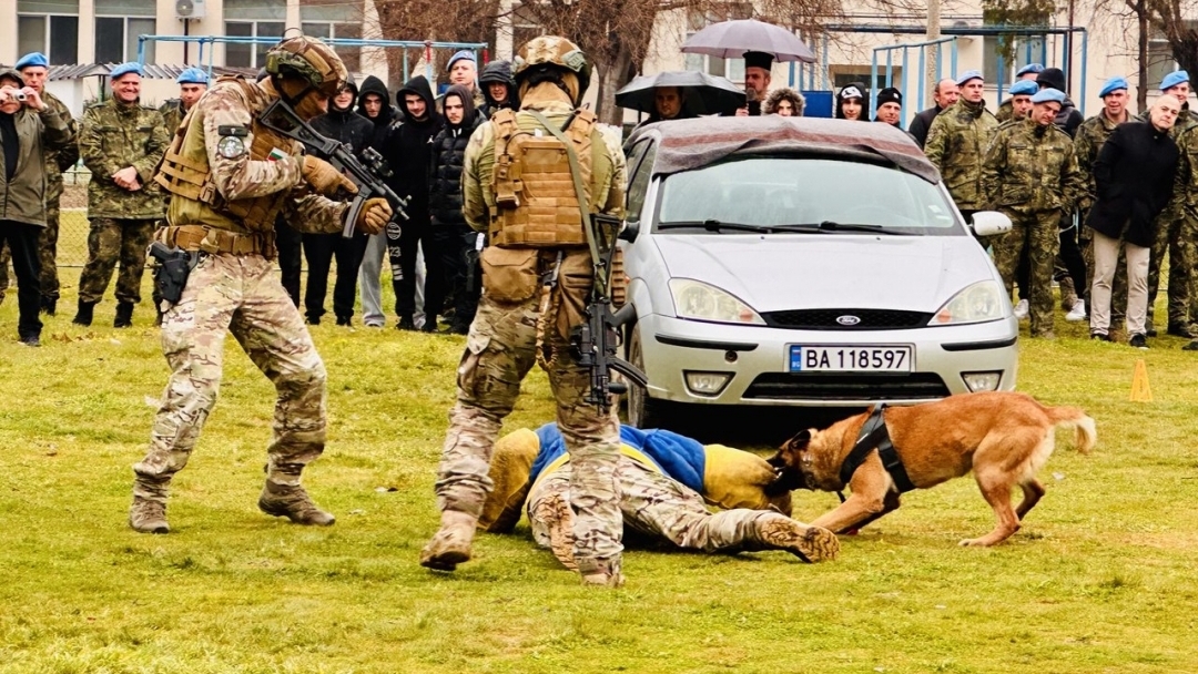 Пенчо Милков беше официален гост на честването на 83 години от създаването на Парашутната дружина и българските Специални сили