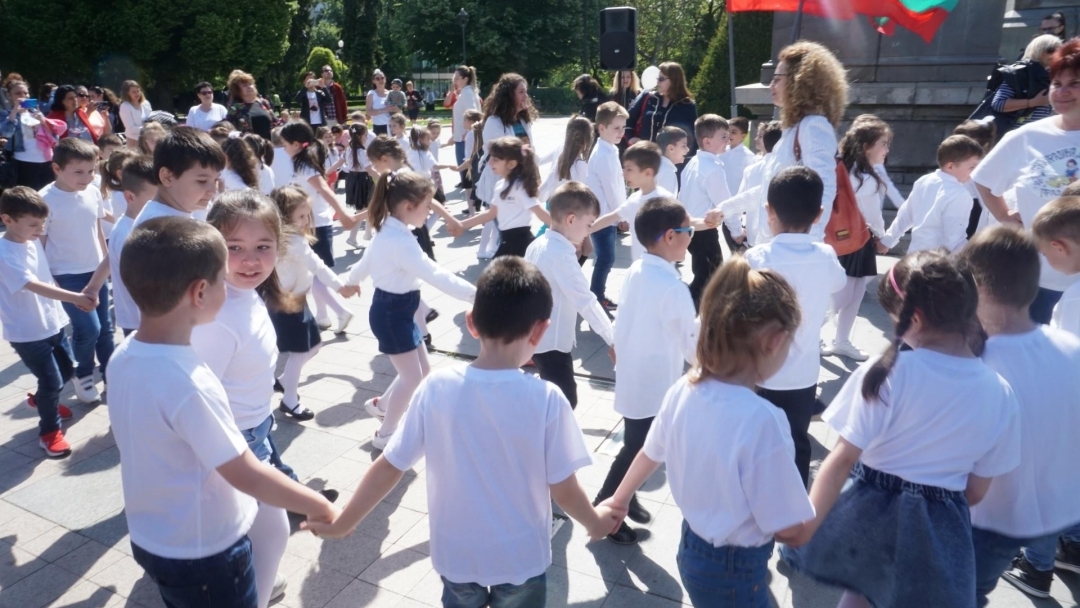 12 детски градини се включиха във флашмоб по случай Деня на Европа