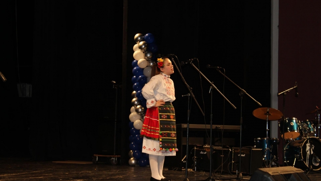 The English High School celebrated its 60th anniversary with a concert-performance at the Dohodno zdanie