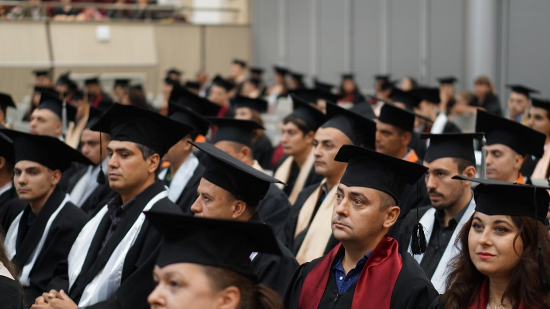 Връчиха дипломите на завършващите Русенския университет