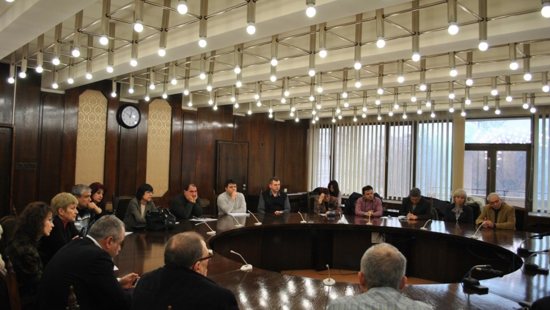 КМЕТЪТ ПЛАМЕН СТОИЛОВ И УПРАВИТЕЛИ НА ТЪРГОВСКИ ДРУЖЕСТВА С ОБЩИНСКО УЧАСТИЕ ОБСЪДИХА АКТУАЛНИ ПРОБЛЕМИ 