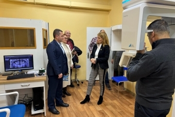 Кметът Пенчо Милков присъства на представянето на нов 3D скенер в русенския Център по дентална медицина