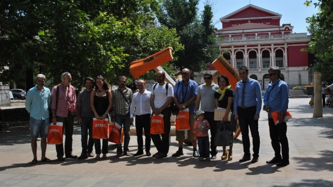 11 дървени скулптури на първите неща, случили се в Русе