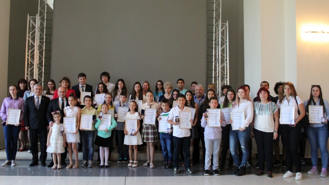 Кметът Пламен Стоилов награди отличниците на Русе