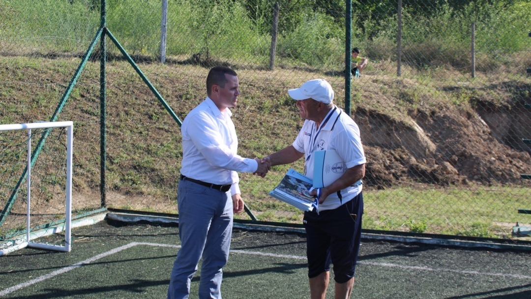 Mayor Pencho Milkov awarded the players of FC Levski 2000 Ruse