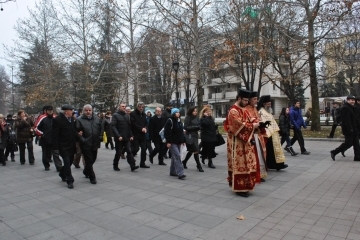 24-годишен русенец извади богоявленския кръст от Дунав