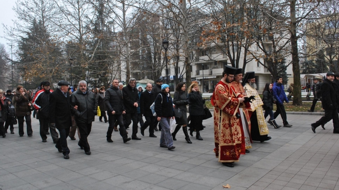 24-годишен русенец извади богоявленския кръст от Дунав