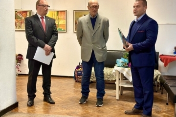 Кметът Пенчо Милков отличи художника Маньо Манев с почетен плакет за 80-годишнината му