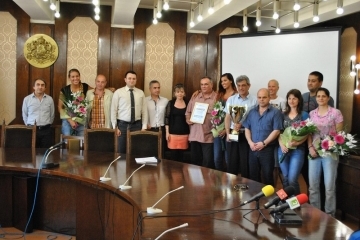 Парична премия и грамота за шампионките от БК „Дунав 8806“