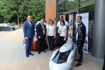 Зам.-кметът д-р Страхил Карапчански приветства участниците в третото Иновативно младежко ЕКСПО