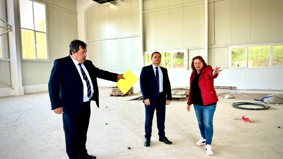 Кметът Пенчо Милков уважи патронния празник на ОУ „Никола Обретенов“