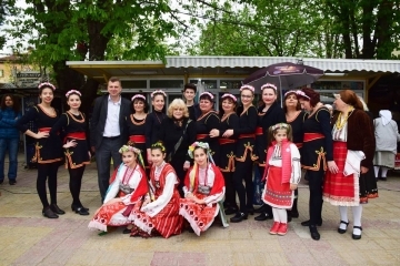 Пъстра празнична програма и много настроение за Лазаровден на Общинския пазар в Русе