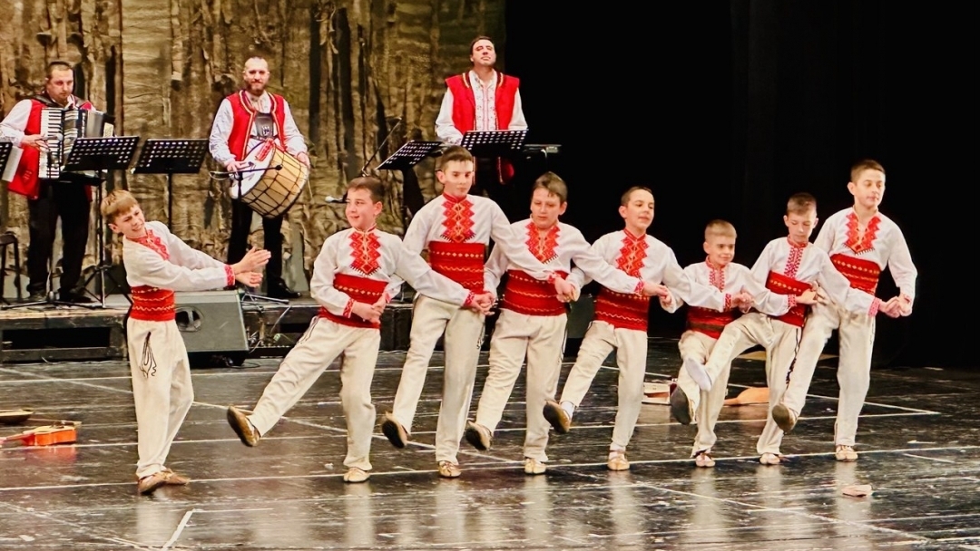 Фолклорен ансамбъл „Русчуклийче“ отбеляза 40 години с концерт „В ритъма на вдъхновението“