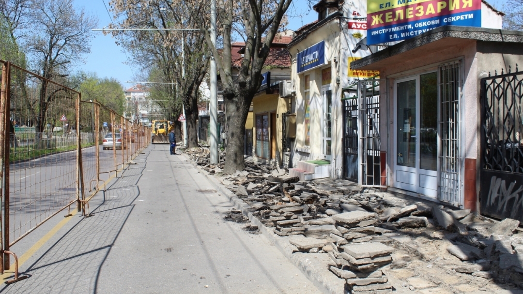 Започна поетапното обновяване на улици и тротоари