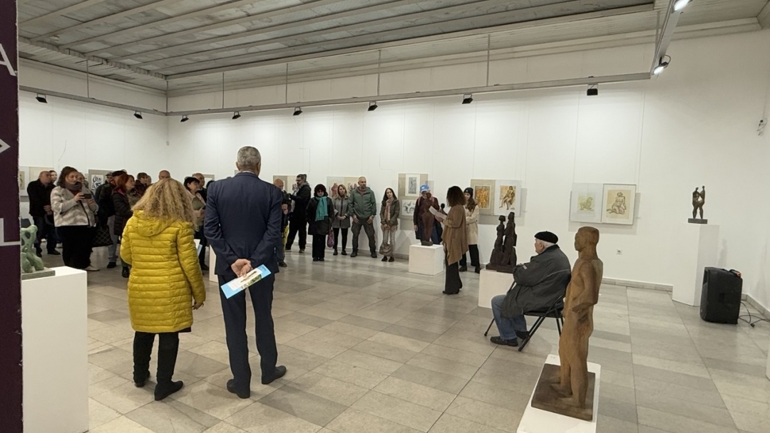 Доайенът на русенската скулптура Георги Радулов показа в рисунки своя "творчески дневник"