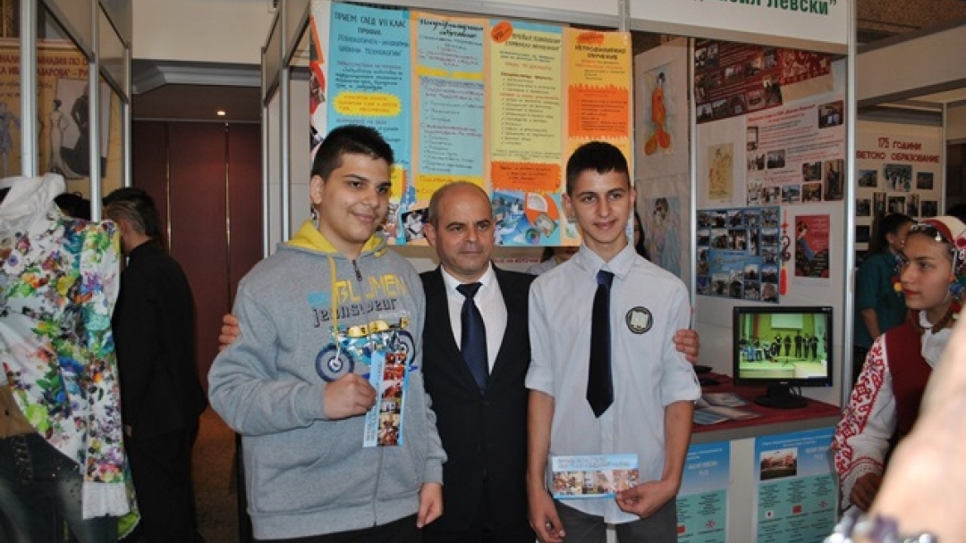 Кметът Пламен Стоилов пожела на учениците да намерят своето училище на изложението на средното образование в Русе