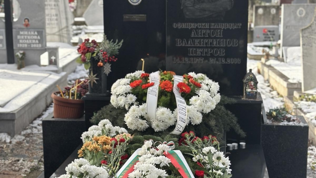 Русе почете паметта на загиналия в Кербала кандидат офицер Антон Петров