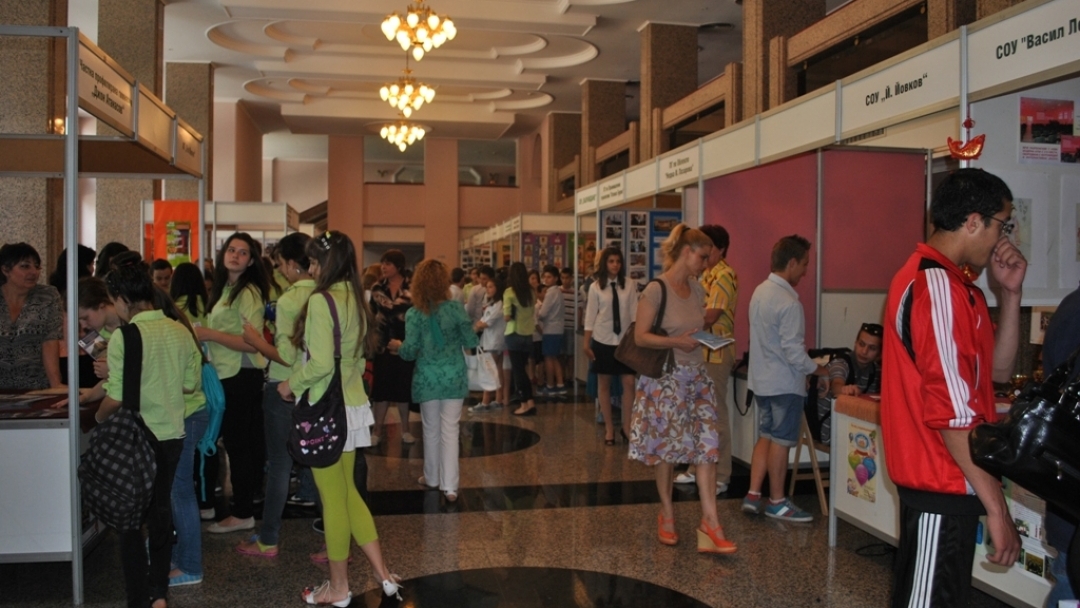 Започна изложението на русенското средно образование