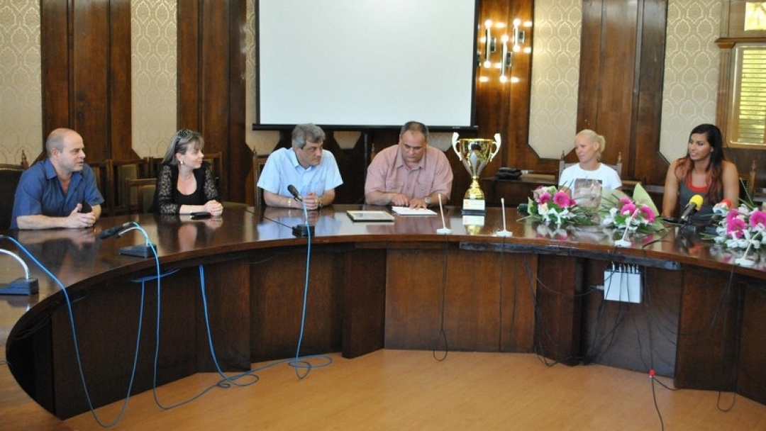 Парична премия и грамота за шампионките от БК „Дунав 8806“