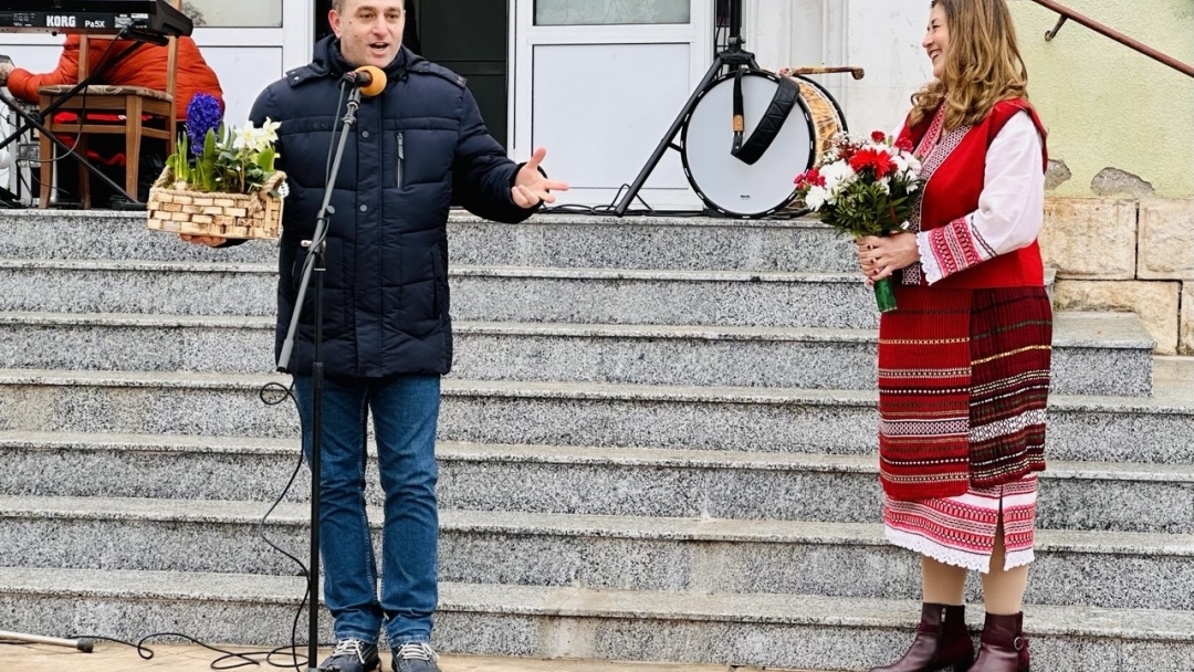 Басарбово почете Бабинден с ритуали, фолклор и признателност към родилната помощ