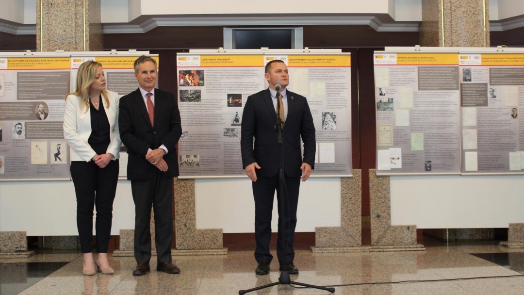  Кметът на Русе и испанският посланик откриха изложба за дипломатическите отношения между двете страни