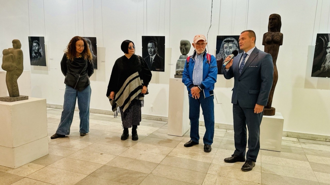 Пенчо Милков: Творбите на Зюхтю Калит са мост между болката и надеждата