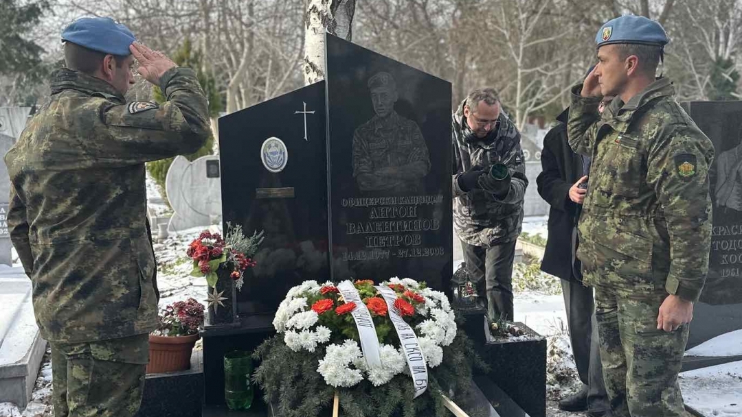 Русе почете паметта на загиналия в Кербала кандидат офицер Антон Петров