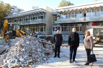 Състоя се първа копка на обект ДГ „Русалка” 2 по проект „Ремонт на пет общински учебни заведения в град Русе, включително прилежащите им дворни пространства“