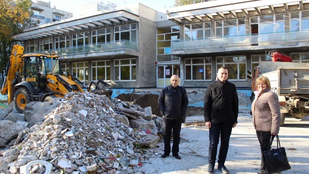 Състоя се първа копка на обект ДГ „Русалка” 2 по проект „Ремонт на пет общински учебни заведения в град Русе, включително прилежащите им дворни пространства“