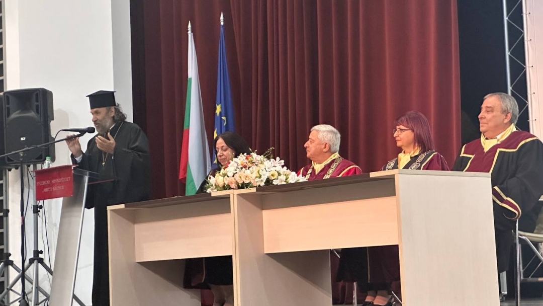 Mayor Pencho Milkov congratulates the Class of 2025 of the University of Ruse