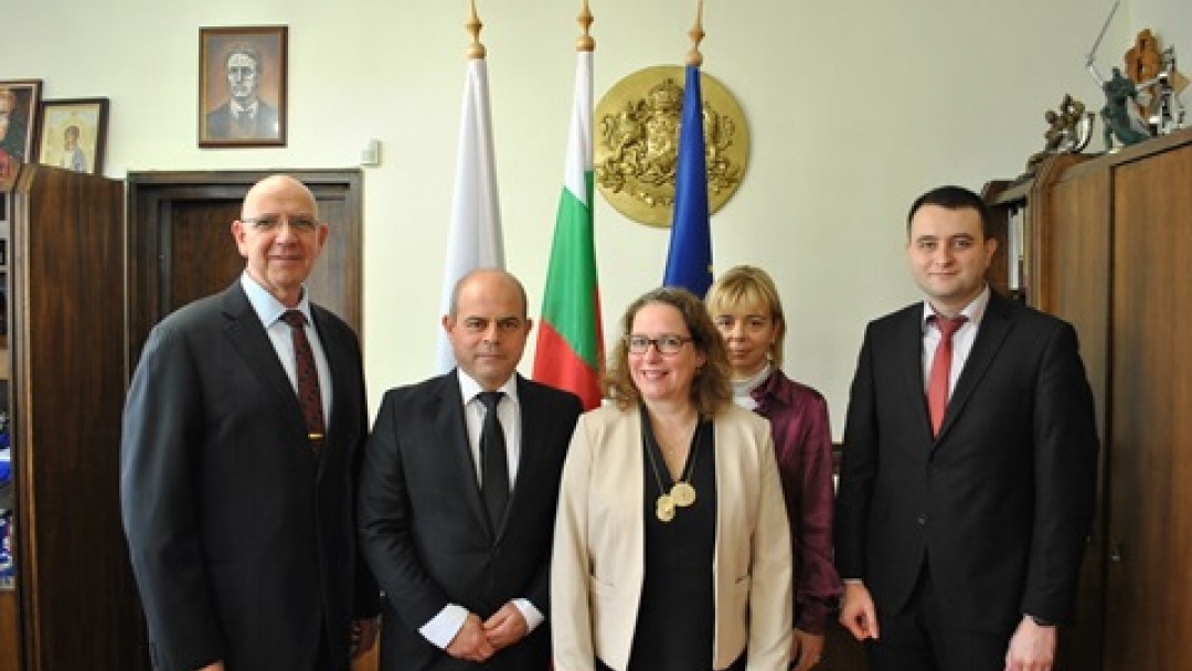 Пламен Стоилов презентира летище Русе пред израелския посланик 