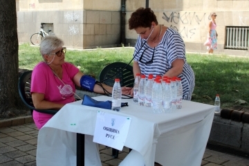 Медицинска помощ и вода предостави Община Русе в жегите