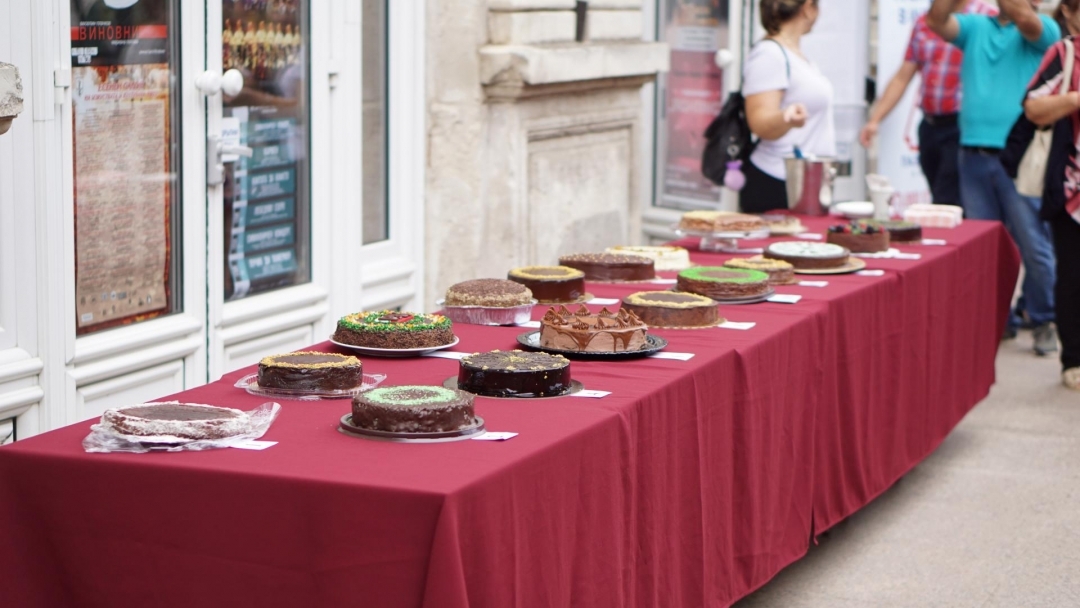 Two competitions for making Garash cake await amateur chefs from all over Bulgaria